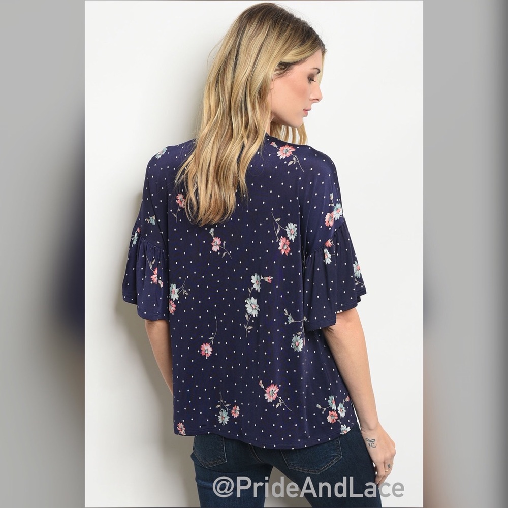 LAST 1 🌼Navy Floral Top🌼 - Picture 2 of 2